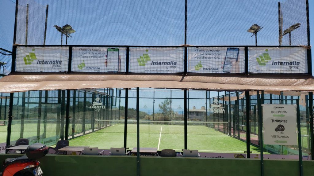 publicidad en pista de pádel