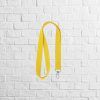 lanyard con mosqueton amarillo