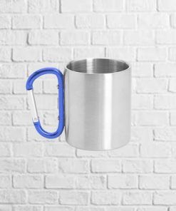 taza metálica con mosquetón azul