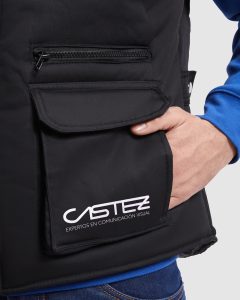 ropa-laboral-servicios-mantenimiento-personalizada.webp Uniformes para empresas de servicios y mantenimiento con vinilo textil duradero