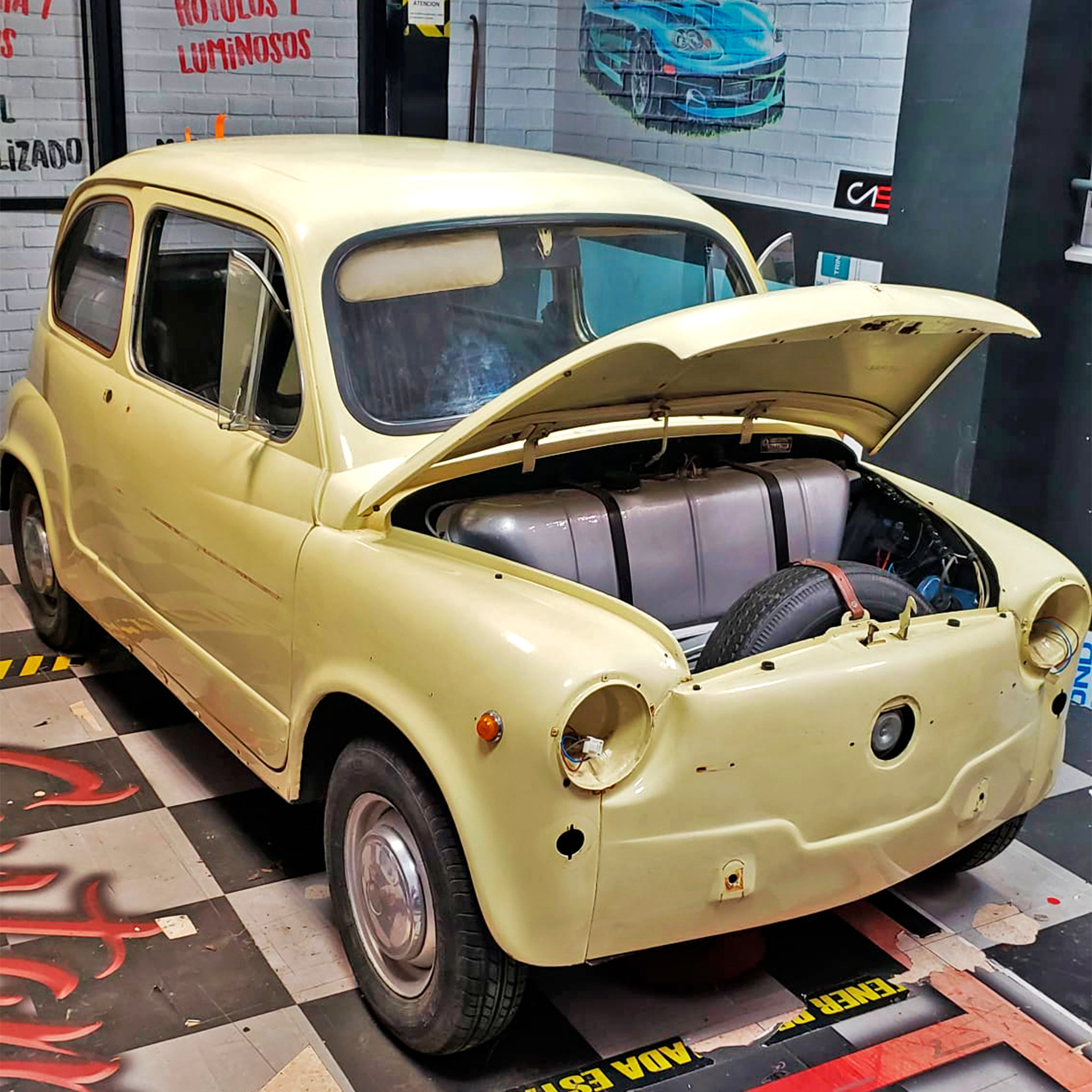 Vinilado completo camuflaje Seat 600 en Málaga Castez Design