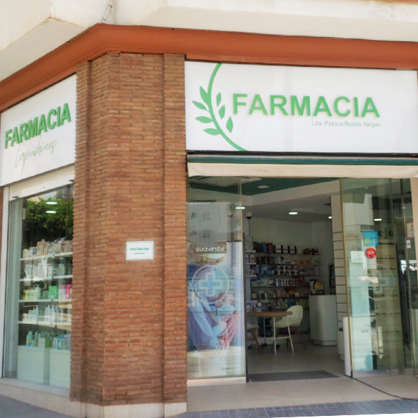 Rótulos luminosos en Málaga instalados en fachada comercial por CASTEZ