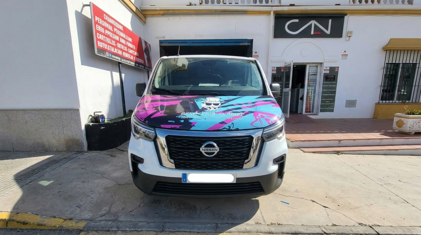 Rotulación Integral de Furgoneta para Empresa en Málaga Rotulación integral de furgoneta comercial realizada por CASTEZ en Málaga con vinilo de alta calidad para publicidad empresarial.