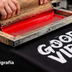 Servicio de serigrafía textil para grandes tiradas de ropa corporativa en Málaga
